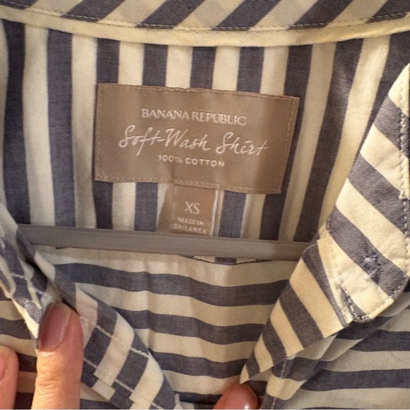 Banana Republic | Striped Long Sleeve Button Down Shirt - Picture 2 of 3